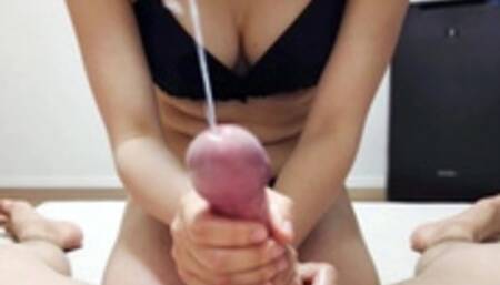 【射精管理】彼女のローション手コキで焦らし寸止めされ続けたちんぽは耐えれずザーメンお漏らし暴発射精！Japanese Edging Handjob Cock Teasing, Cum えむゆみカップル