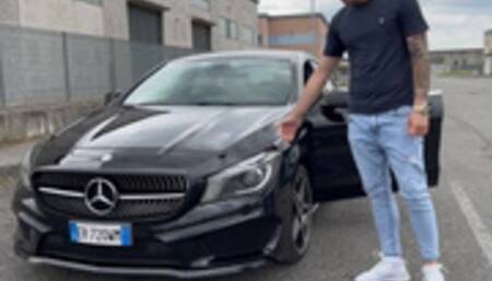 Car sex: Ragazza italiana compra un'auto usata e si scopa il venditore. Dialoghi in italiano