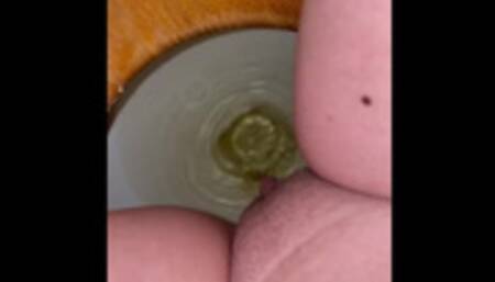 Toilet pissing