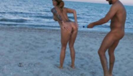 Cleaning my pussy after sex on the beach. Behind the scenes. Wetkelly