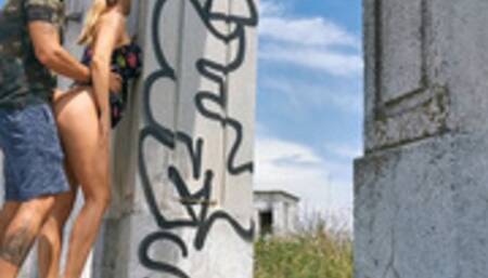 Risky public sex in the park. WetKelly