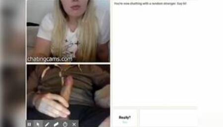 Hot blonde babe flashing big boobs on sexchat