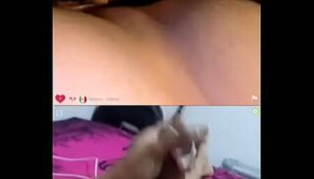 Parejas cojiendo rico en videollamada #3