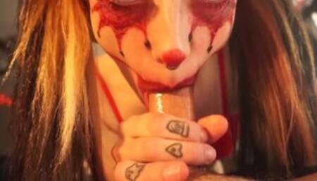 CLOWN GIRL SUCKS N FUCKS FOR HER HALLOWEEN TREAT