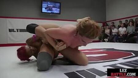 Black wrestling dyke dominates in ring with dyke battle