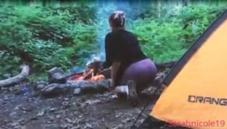 Me follo a una belleza caliente con un hermoso culo en el bosque