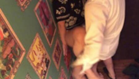 【素人】2ヶ月ぶりに旦那が帰ってくるのを玄関で待っていて我慢できずにその場で愛し合う新婚夫婦。