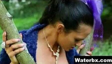 Juicy Gal Doing Pee Hardcore XXX