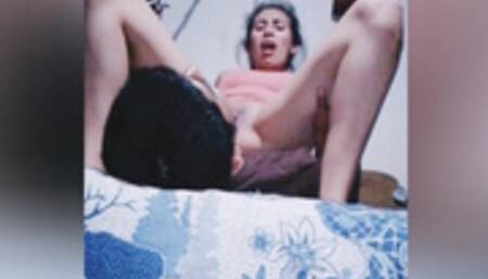 Lamiendo y masturbando coño y clítoris, orgasmo real húmedo