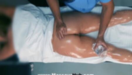 (FullVideoCum) American milf goes to the masseur for pain. This perverted masseur takes