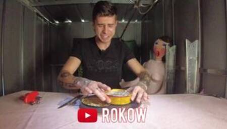 J'avale tout le jus de ma belle mère !