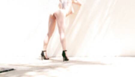 19 Year Old Teen Skylar Vox Shows Off Her 34 DD Big Naturals