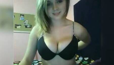 Rachel Williams UK Gets Her Boobs Out On web Cam