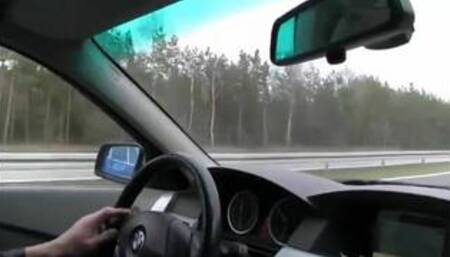 Junge deutsche Blondine wird draußen anal gefickt