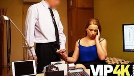 Dulce mujer no tiene nada en contra de perder el tiempo con el prestamista