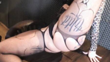 Ashley More werkt mee aan een prank