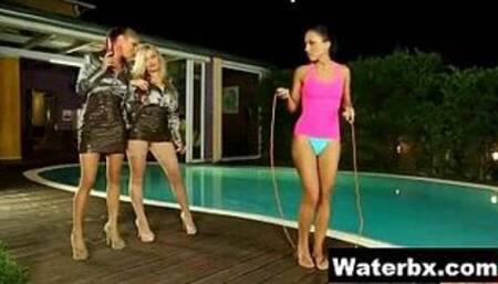 Kinky Chick Doing Pee Hardcore XXX