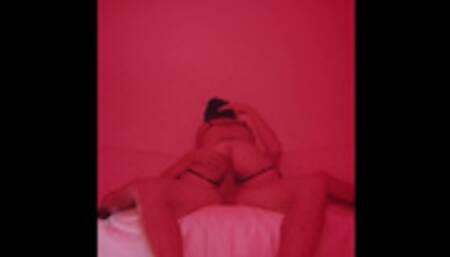 ???? RED NIGHTS ???? La hermana de mi mujer me visita para follarme con muchas ganas.