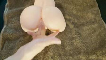 【ASMR・手フェチ】愛用のオナホに手マンしてみた。後半はただ遊んでたw【バイノーラル】 I tried hand-manipulating my favorite masturbator.