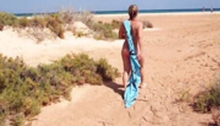 Lisa walks around naked to be fucked by voyeurs