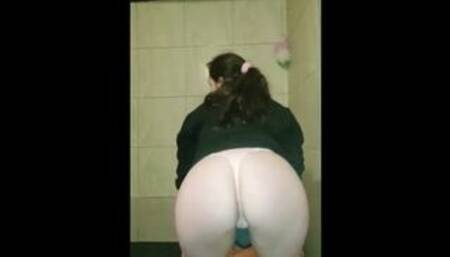 Te gusta como rebotan mis pompas? - instagram @Bellansm99