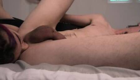 Anulingus profond et léchage de couilles