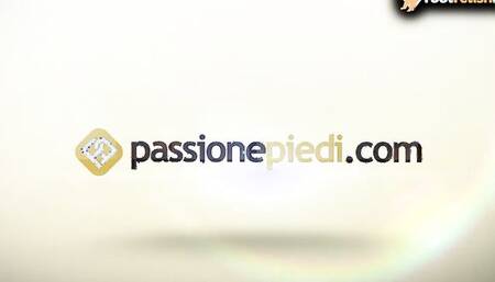 Naughty babe is flashing her feet in front of the camera