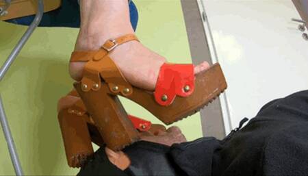 CC - Footstool for dirty wooden sandals