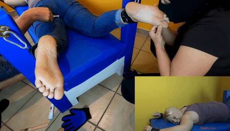 Carolin - Soles-up Foot-Worship and Tickle (UHD)