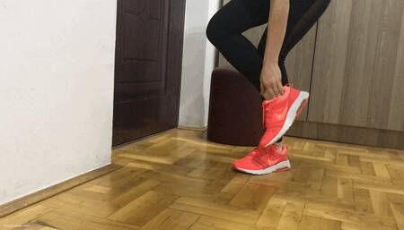 STINKY SMELLY FEET WITH FUNGUS AFTER GYM FROM WEARING BORROWED SOCKS - MP4 HD