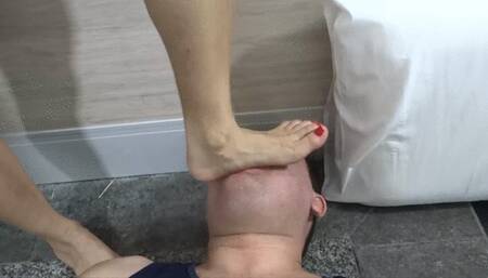 FOOT DOMINATION MALE SLAVE BY SKARLETY