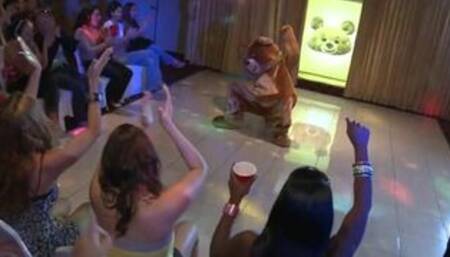 Kendra Lane's Bachelorette Party Was Off Da Chain!!!