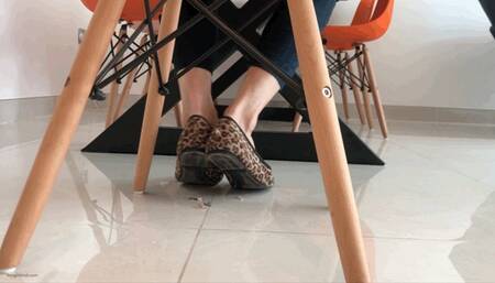 UNAWARE GIANTESS SHOEPLAY IN WORN FLATS TINY MEN CRUSH - MP4 Mobile Version