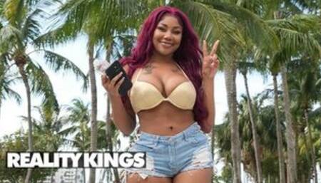 Thick Babe Jordyn Falls Shakes Her Big Ass Before Sliding On Johnny's Cock