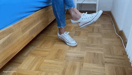SHOEPLAY CONVERSE SNEAKERS FOOT TEASE - MP4 HD