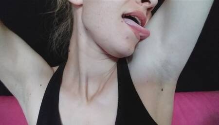 Perfect armpits show off
