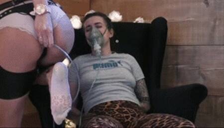Sarah gasses Angie wmv