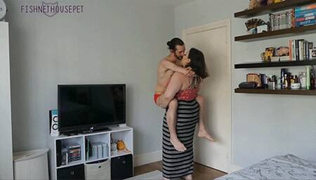 Lift And Carry In Long Skirt (WMV)