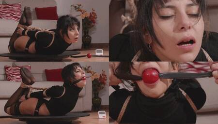 Mayla - Round table endurance (mobile)