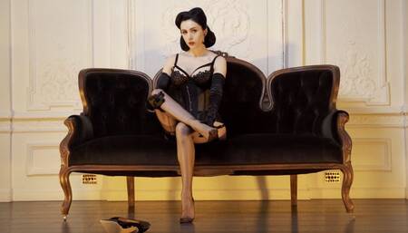 Dirty feet massage after a walk