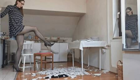 ALEXAS MASSIVE PLATE SMASH