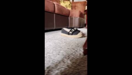 Natural Shoeplay in Toms by Isabela