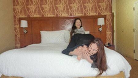 Autumn tickles Morganas' feet (720)