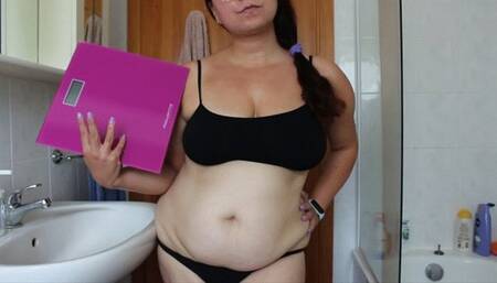 I am not fat, am I? [MOV]
