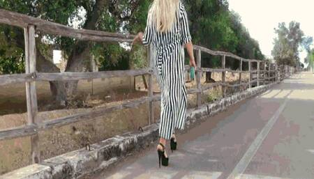 Walk in new black sandals MP4(1280x720)FHD