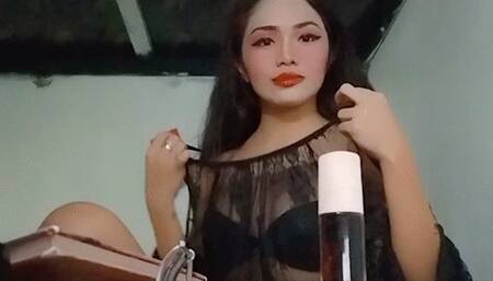 Ai plays her lipstick