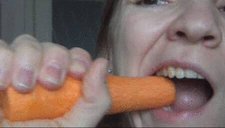 I'm chewing carrot with my big teeth