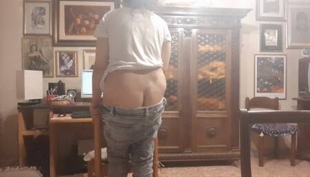 WORKING AT PC AND SHOWING ASS