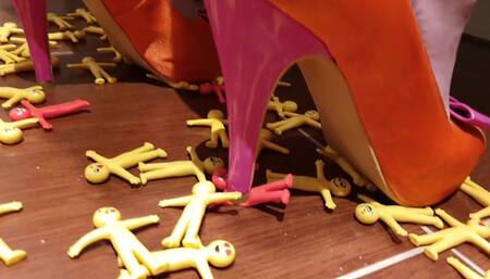 Unaware Giantess Getting Ready in Orange Heels WMV