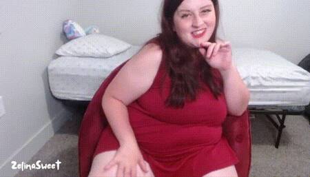 BBW fingers herself
